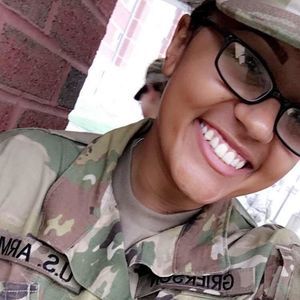 Meet your Posher, Alexis